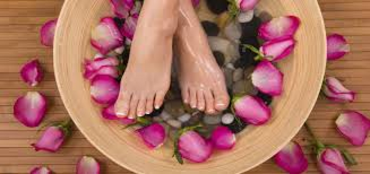 CND Shellac manicure and luxurious foot spa pedicure, Callus Peel